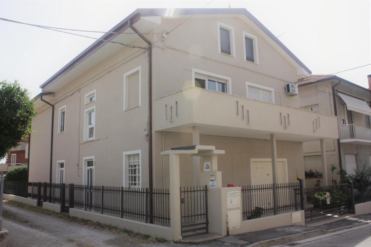 Maruru B & B Dell'Arte 西维尔诺瓦·马尔凯 外观 照片